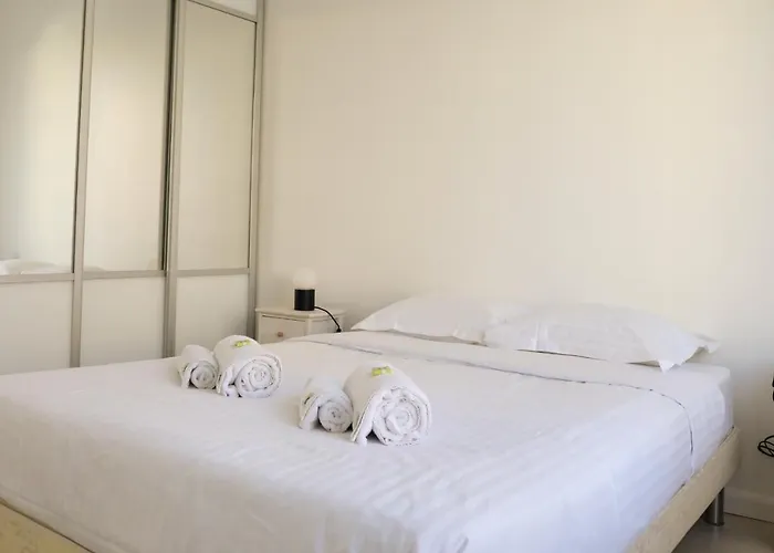 Upstays Sea View Mistral Beach 85M2 Apartment Cannes
