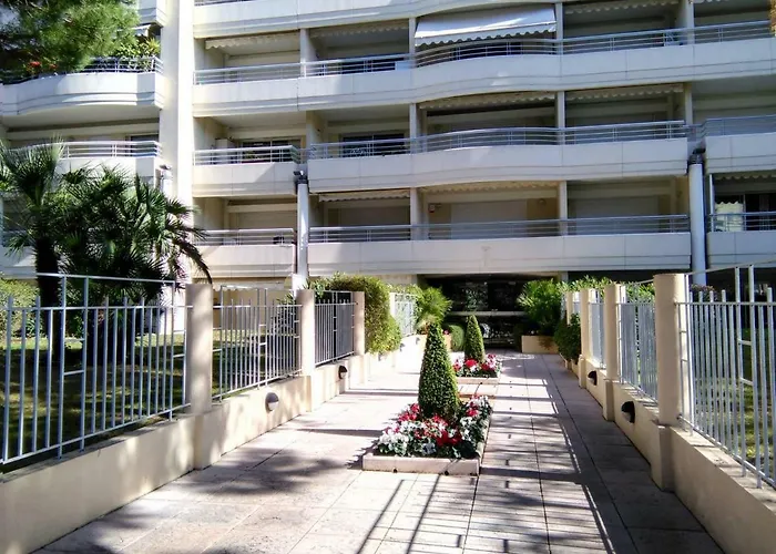 Lux Studio our swimming pool&garden Cannes